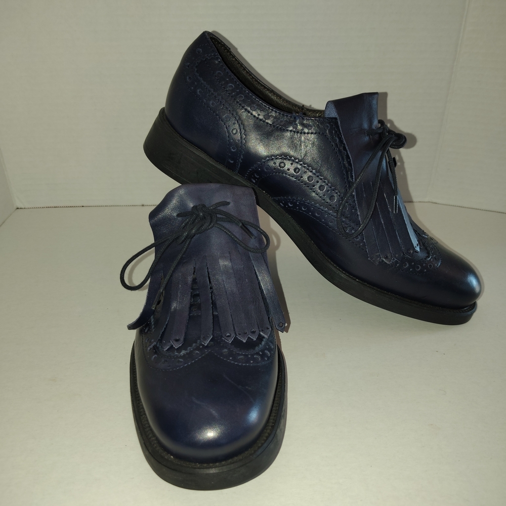 Women BOEMOS fringe flap lace up shoes..  sz9 Navy Blue